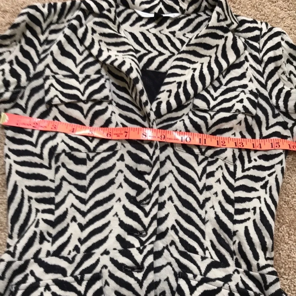 DVF size 2, black combo blazer with pockets